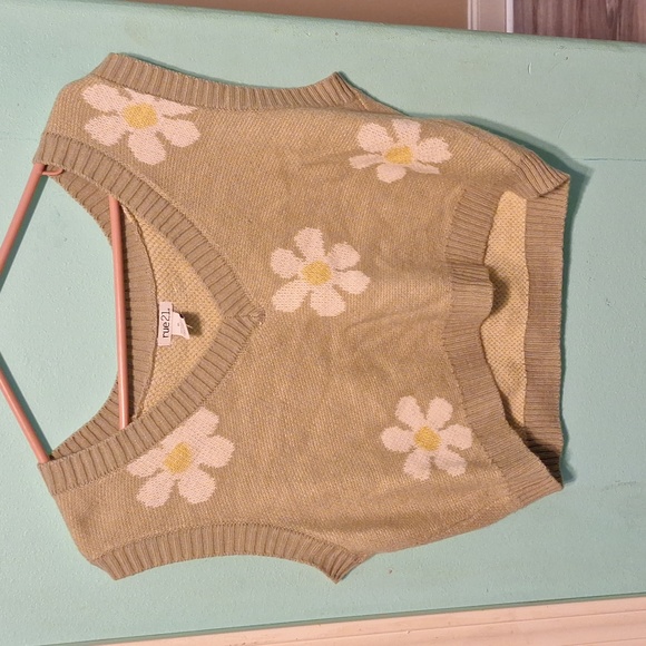 Green vest - Picture 1 of 4